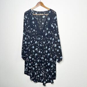 Torrid Women’s Blue Floral V Neck Hi Low Tunic Top Size 2 (2X)
